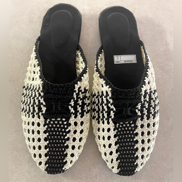 unbranded Shoes - Women’s Black and White woven Flats/Mules size 8